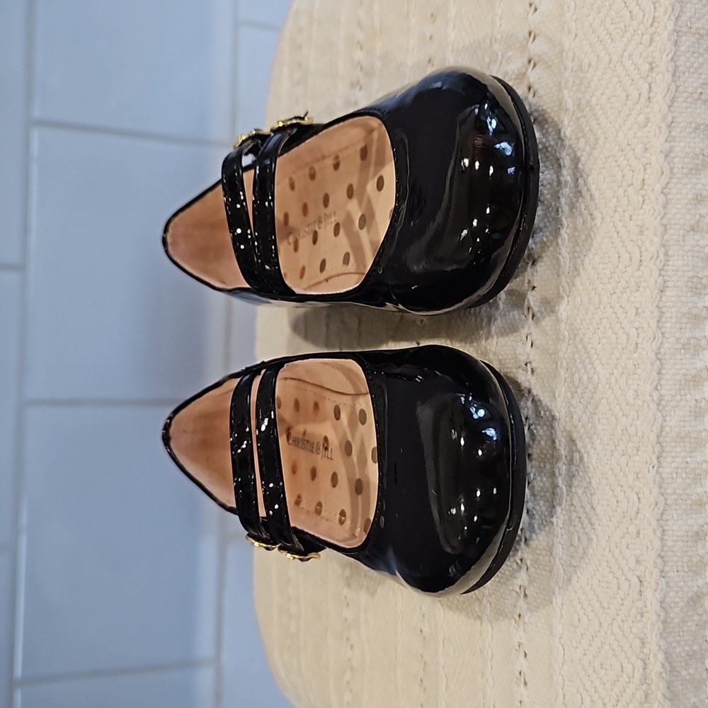 LIKE NEW GIRLS SHOES